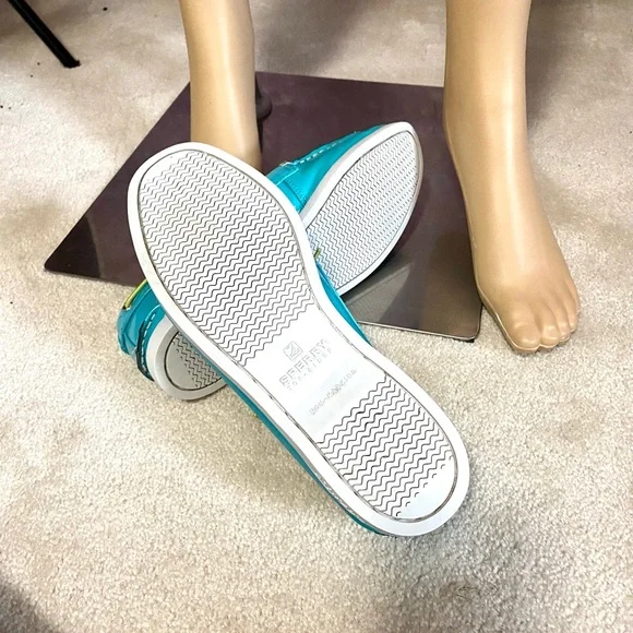 Sperry’s in shiny teal, classic, fashionable boat shoes - Picture 11 of 12